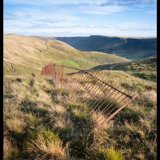 The view from Pots and Pans over to Alderman and Chew Valley. I like the way the old rusty fence mirrors the shadow to the right of Wimberry Rocks. #landscape #landscapephotography #peakdistrict #saddleworth #chewvalley #nikonz7ii #leica28mmsummicron